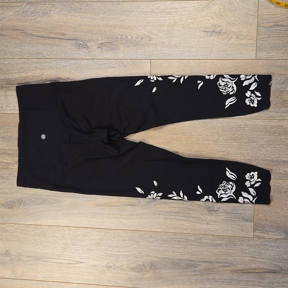 Athleta black floral Elation Eyelet 7/8 tights leggings, size XS - Picture 7 of 11